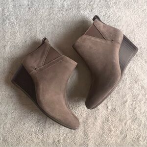 Vionic Paloma Waterproof Suede Wedge Ankle Boot Bootie Grey Greige Sz 7.5